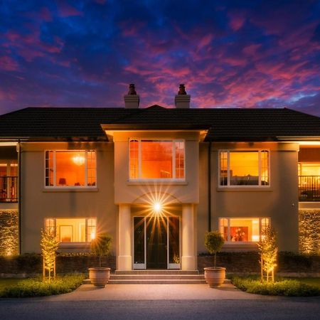 Oakview Hotel Ханмер Спрингс Екстериор снимка